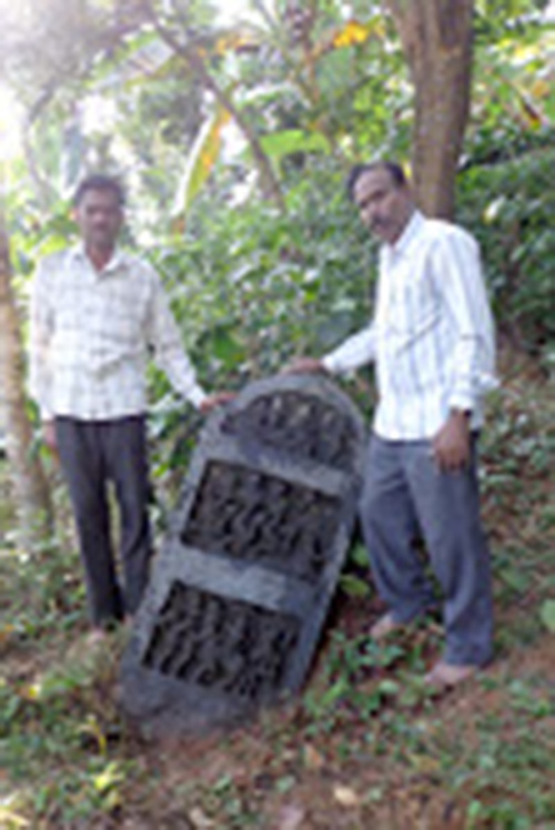 ಚಿಕ್ಕಮಗಳೂರು: ಹೊಯ್ಸಳ ಲಿಪಿ ಹೊಂದಿರುವ ವೀರಗಲ್ಲು ಶಾಸನ ಪತ್ತೆ